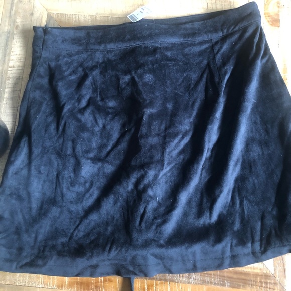 🔥NWT Mendocino suede skirt - Picture 9 of 9